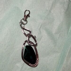 Elegant Silver and Black Keychain
Can also be used to clip on a purse or bag